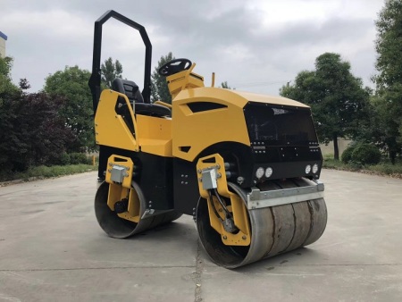 LTC2015雙鋼輪輪無級變速振動壓路機